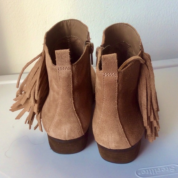 FINAL MARKDOWN! NIB - Vince Camuto Suede Fringe Bootie - Picture 3 of 4